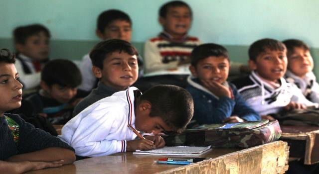 المالية النيابية بشأن منحة طلبة المدارس والجامعات: قد لا تكون كافية