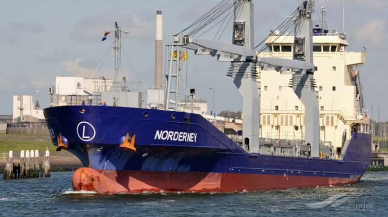 إصابة سفينتي شحن بهجوم صاروخي حوثي في البحر الأحمر