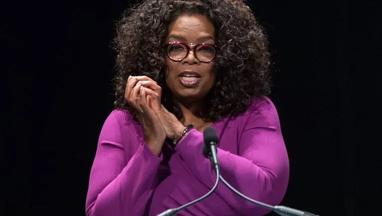 أوبرا وينفري تدخل المستشفى بسبب "فيروس خطير"