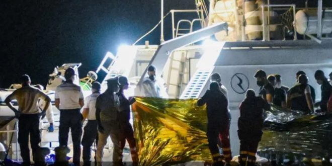 حادثة غرق قارب المهاجرين.. خفر السواحل الإيطالية ينتشل 14 جثة جديدة