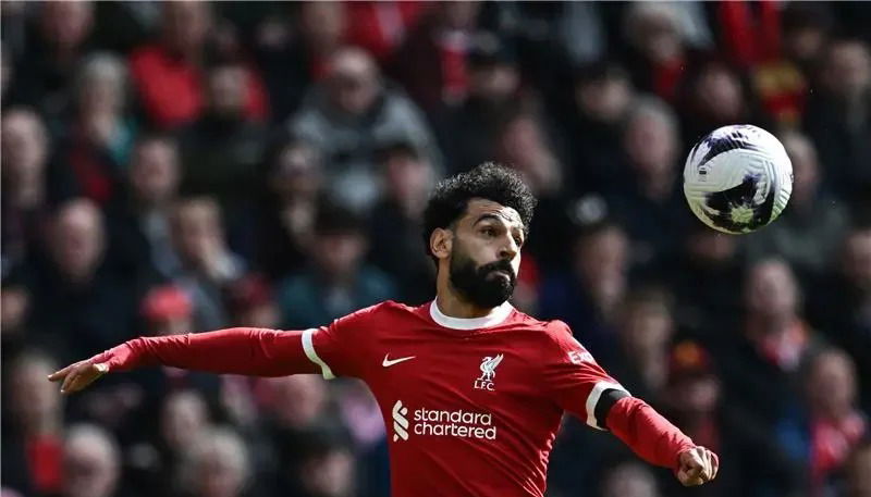 محمد صلاح يخدع لاعبا برازيليا بشأن رحيله للسعودية