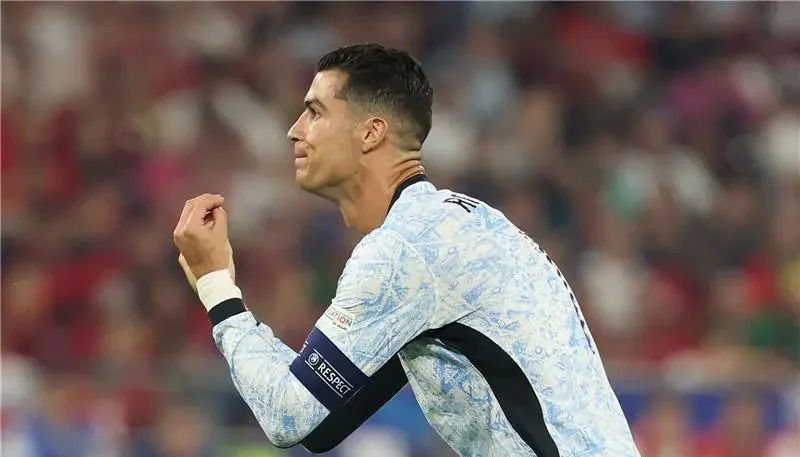 لاعب تنس مغمور يهاجم رونالدو: لماذا يبكي بعد كل فرصة؟