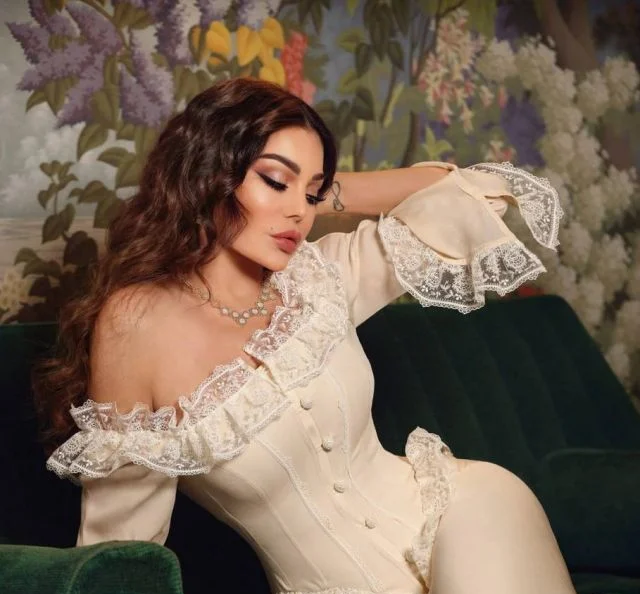 طبيب تجميل عالمي يقيّم عمليات النجمات العربيات... من تخطت هيفاء وهبي؟!