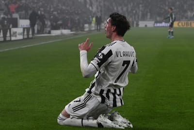 L'IRRIVERENTE ADDIO DEGLI ULTRAS DELLA FIORENTINA A DUŠAN VLAHOVIĆ