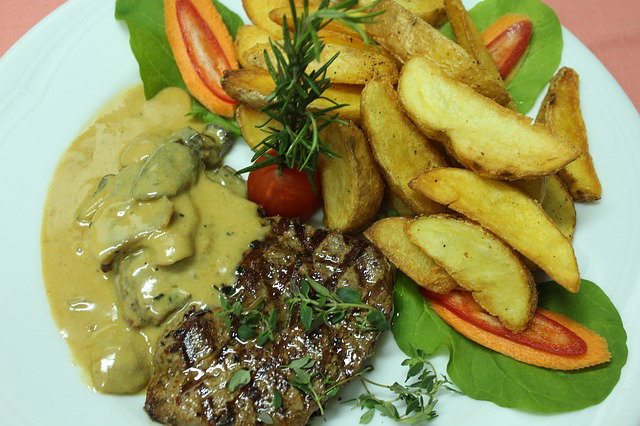 steak Mushroom, mustard sauce.N . 209 {20€}