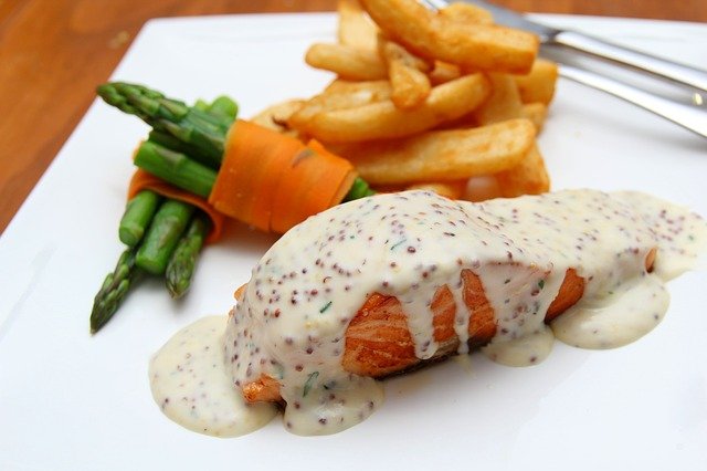 Salmon with raisins and mustard sauce.N. 412*{20€}
