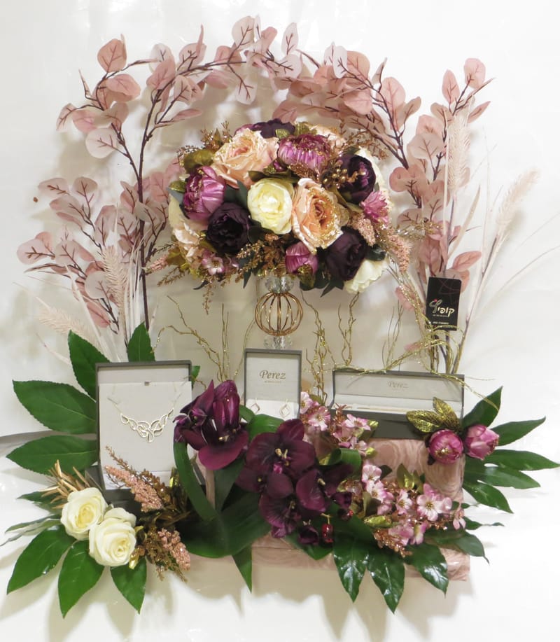 עיצובי תכשיטים בשילוב פרחים 