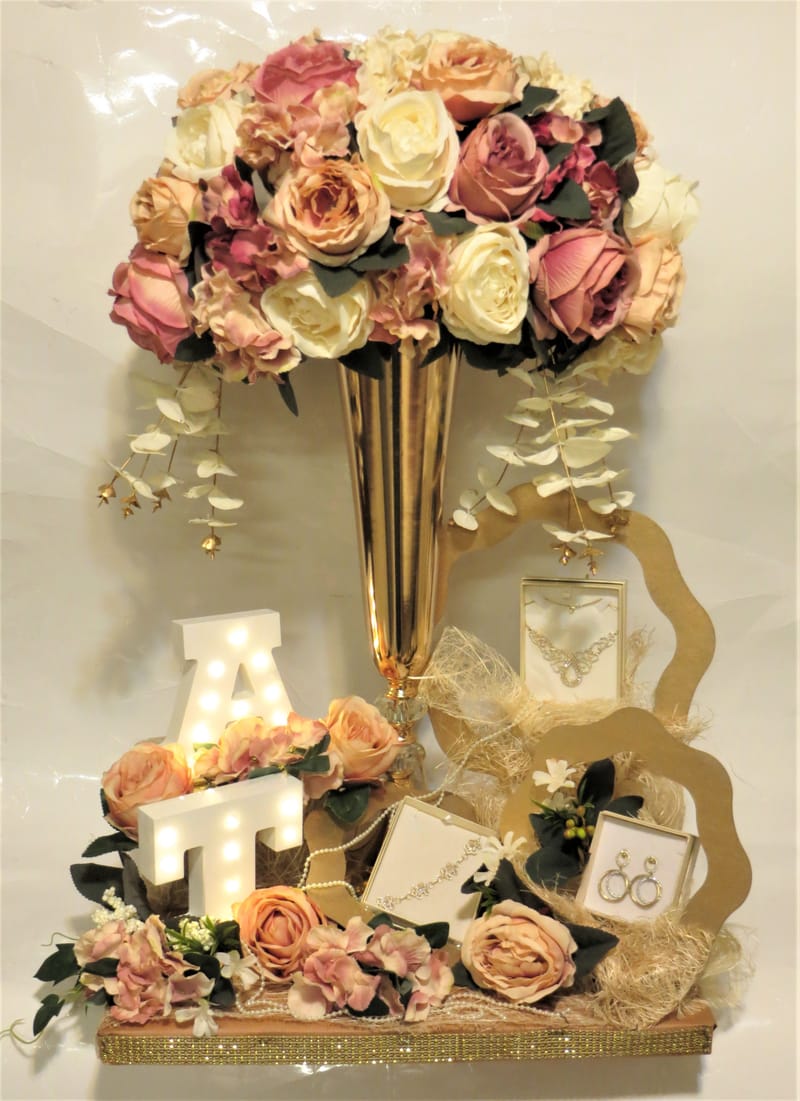 עיצובי תכשיטים בשילוב פרחים 