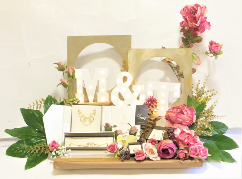 עיצובי תכשיטים בשילוב פרחים 