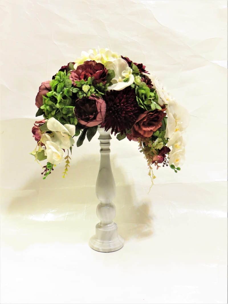 מבחר מרהיב של אגרטלים עם פרחי משי איכותיים