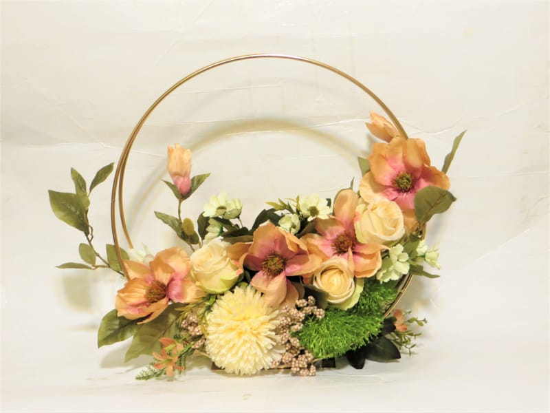 מבחר מרהיב של אגרטלים עם פרחי משי איכותיים