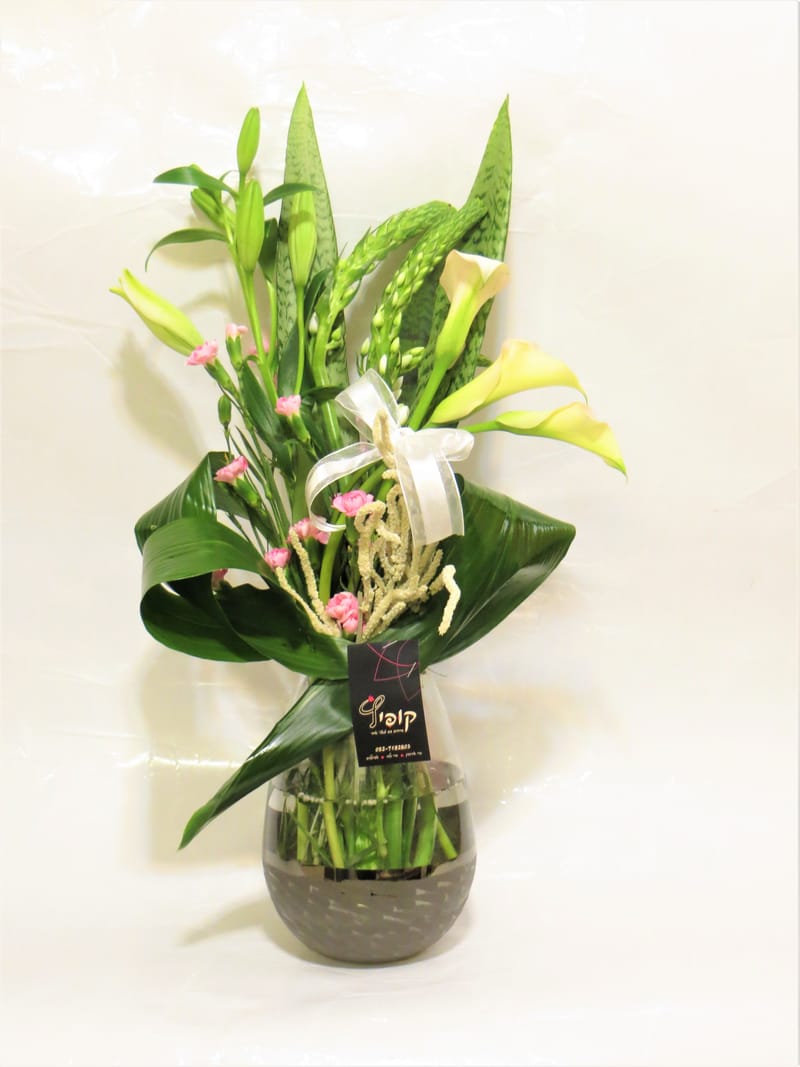 אגרטלים עם פרחים חיים