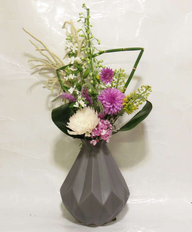 אגרטלים עם פרחים חיים