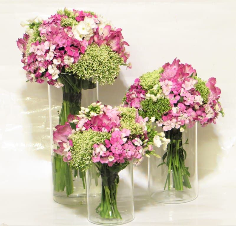 אגרטלים עם פרחים חיים