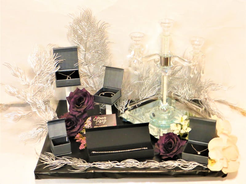 עיצובי תכשיטים בשילוב פרחים 