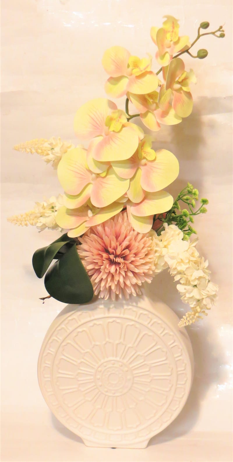 מבחר מרהיב של אגרטלים עם פרחי משי איכותיים