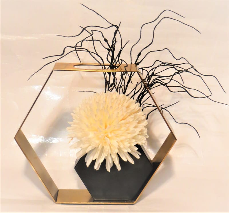 מבחר מרהיב של אגרטלים עם פרחי משי איכותיים