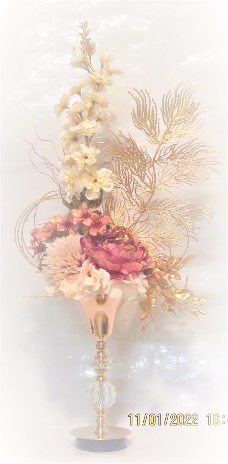 מבחר מרהיב של אגרטלים עם פרחי משי איכותיים