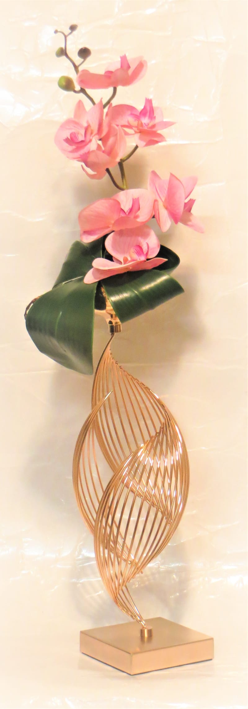 מבחר מרהיב של אגרטלים עם פרחי משי איכותיים