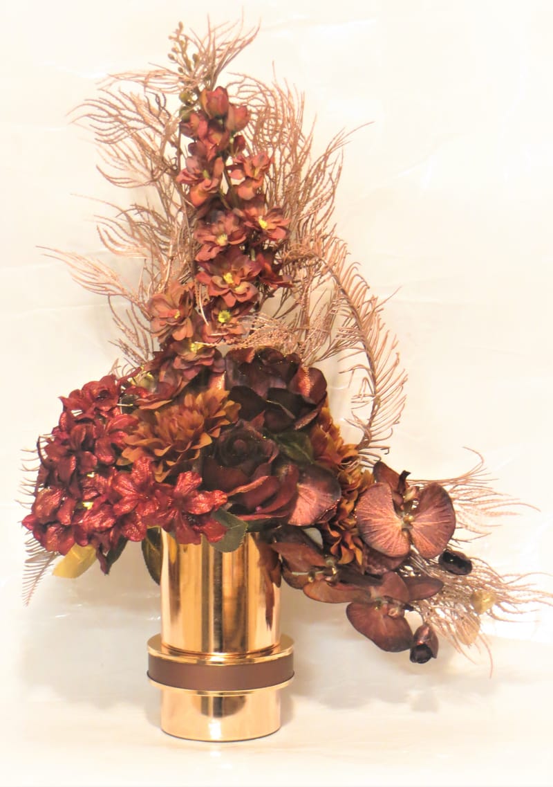 מבחר מרהיב של אגרטלים עם פרחי משי איכותיים