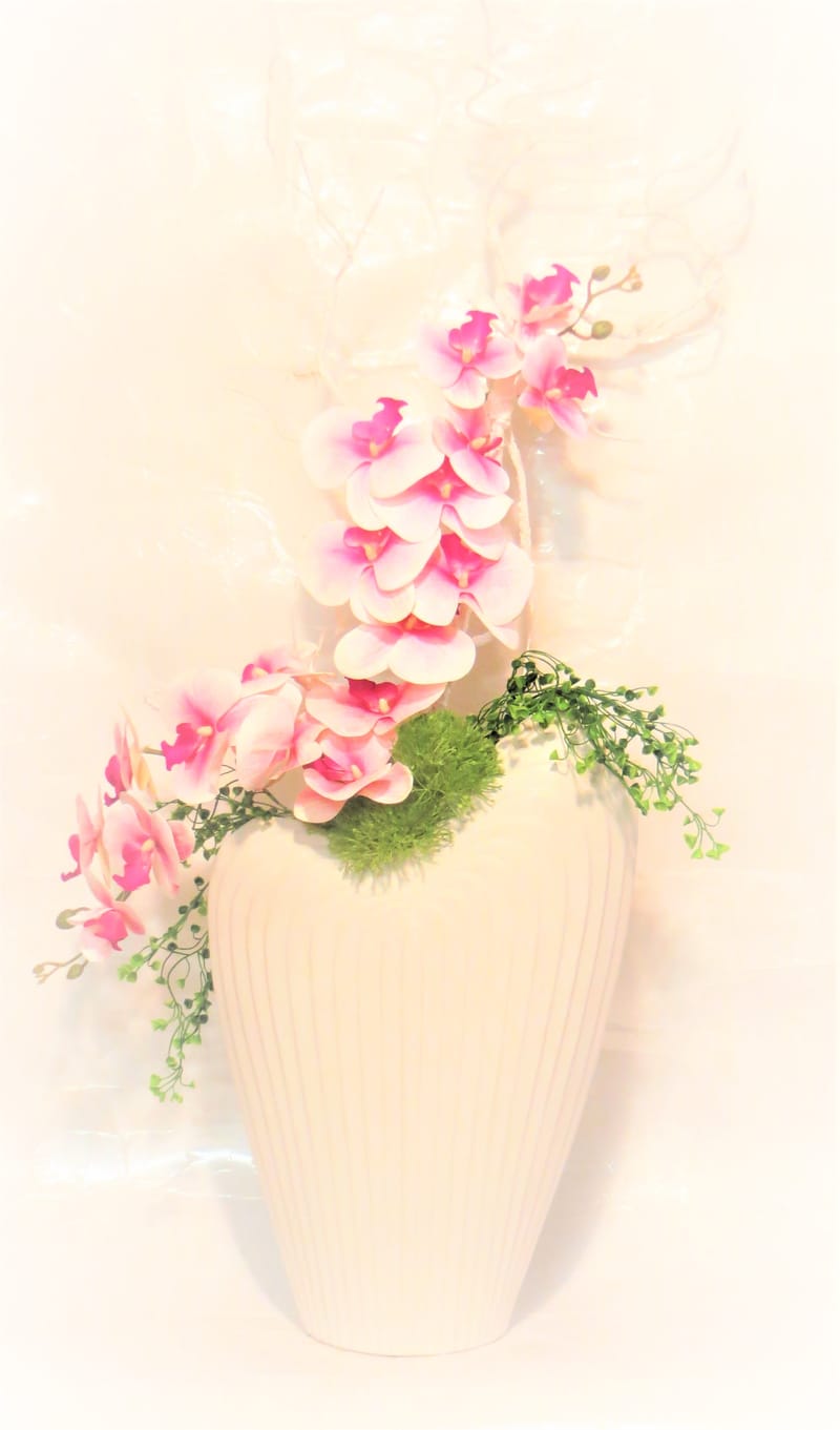 מבחר מרהיב של אגרטלים עם פרחי משי איכותיים