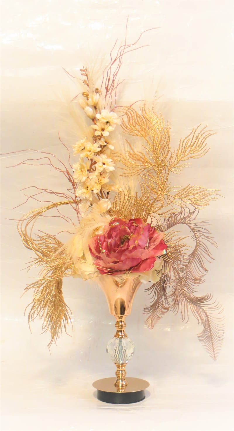 מבחר מרהיב של אגרטלים עם פרחי משי איכותיים