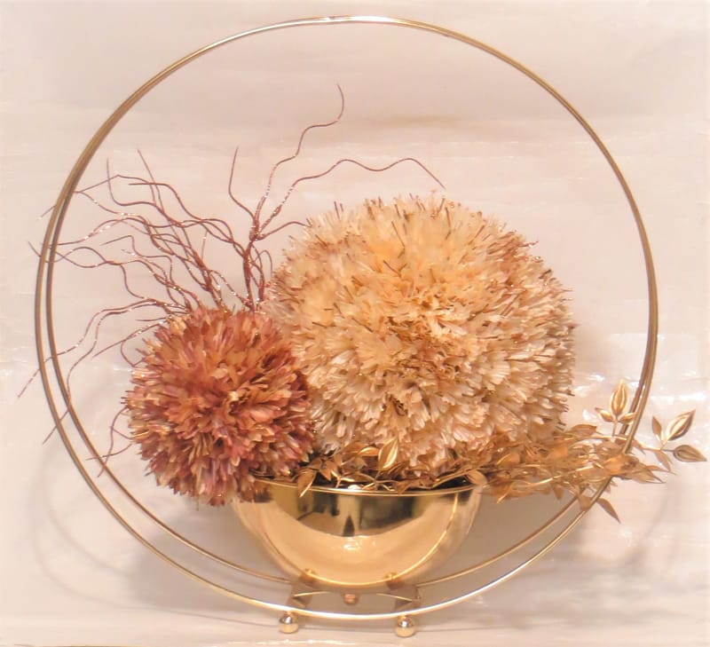 מבחר מרהיב של אגרטלים עם פרחי משי איכותיים