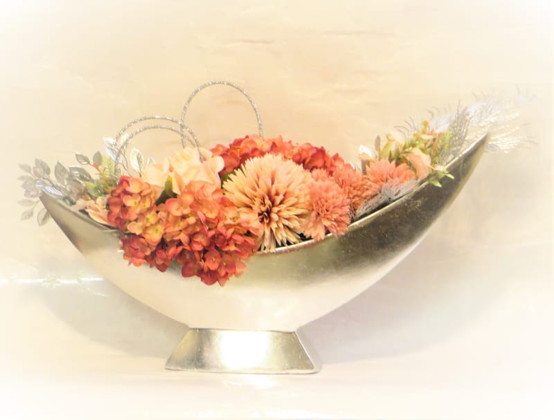 מבחר מרהיב של אגרטלים עם פרחי משי איכותיים