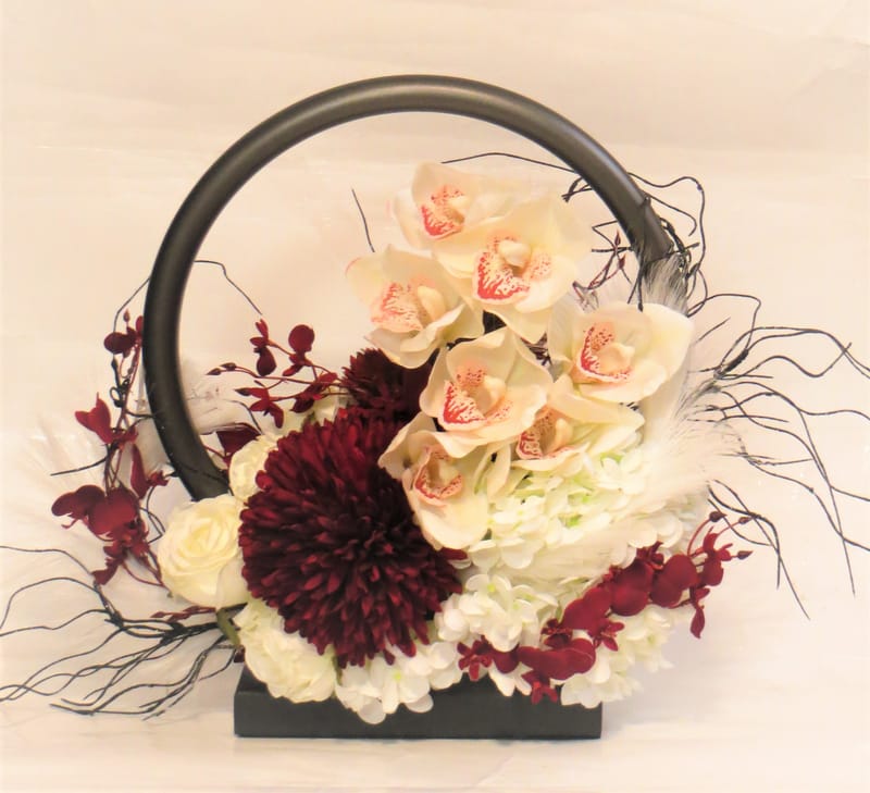 מבחר מרהיב של אגרטלים עם פרחי משי איכותיים