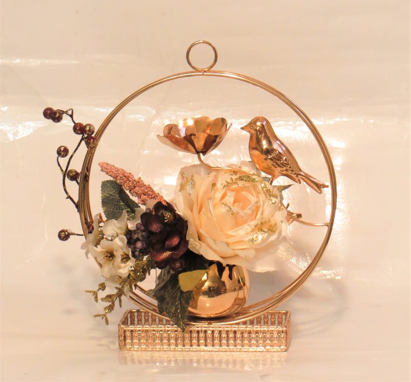 מבחר מרהיב של אגרטלים עם פרחי משי איכותיים