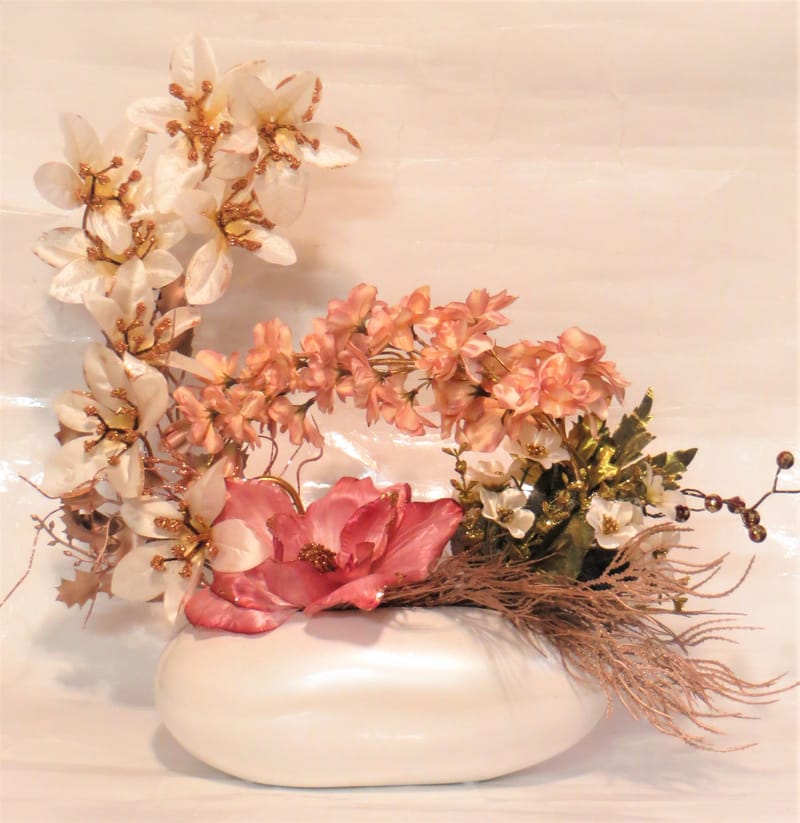 מבחר מרהיב של אגרטלים עם פרחי משי איכותיים