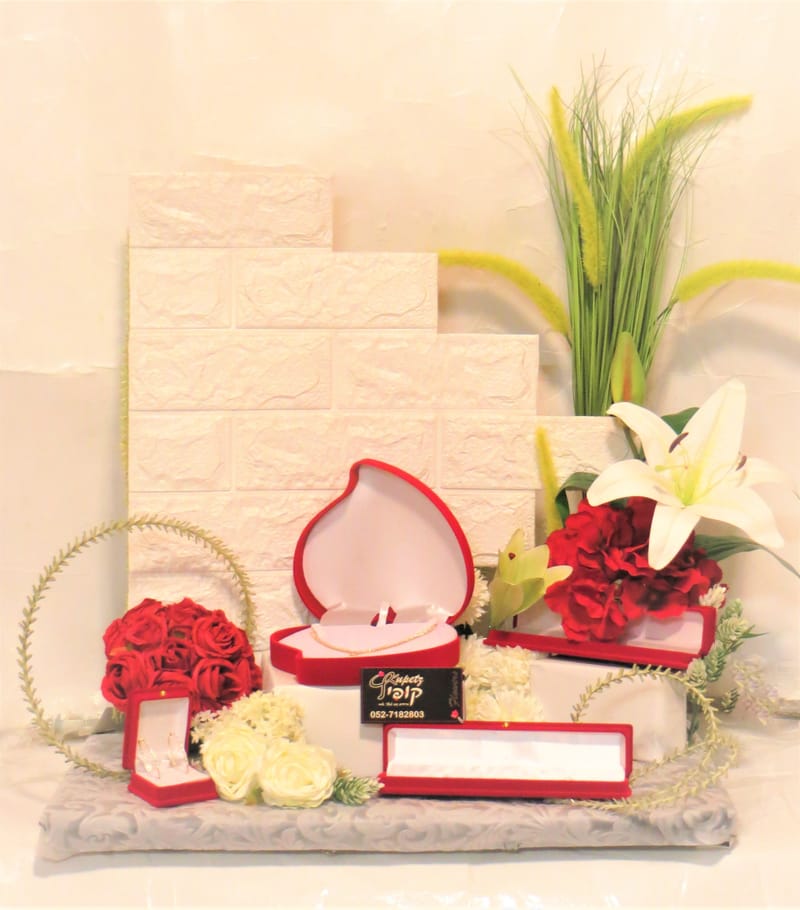 עיצובי תכשיטים בשילוב פרחים 