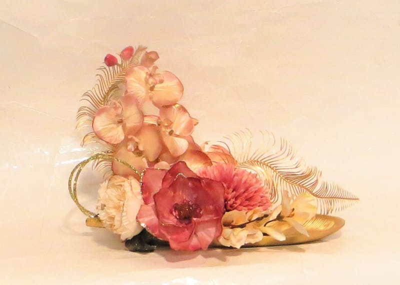 מבחר מרהיב של אגרטלים עם פרחי משי איכותיים