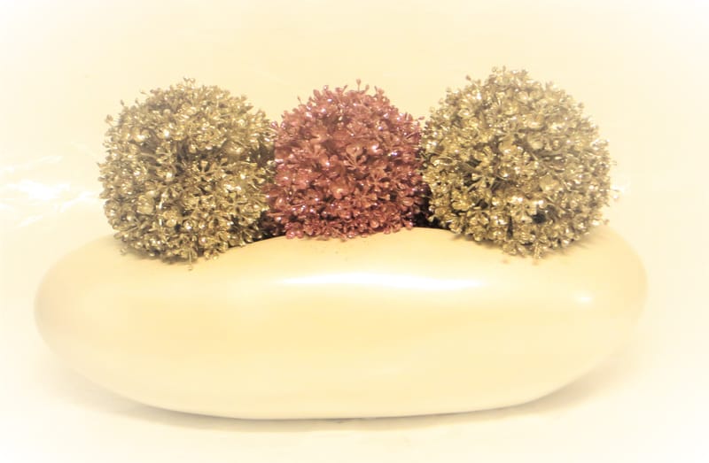 מבחר מרהיב של אגרטלים עם פרחי משי איכותיים