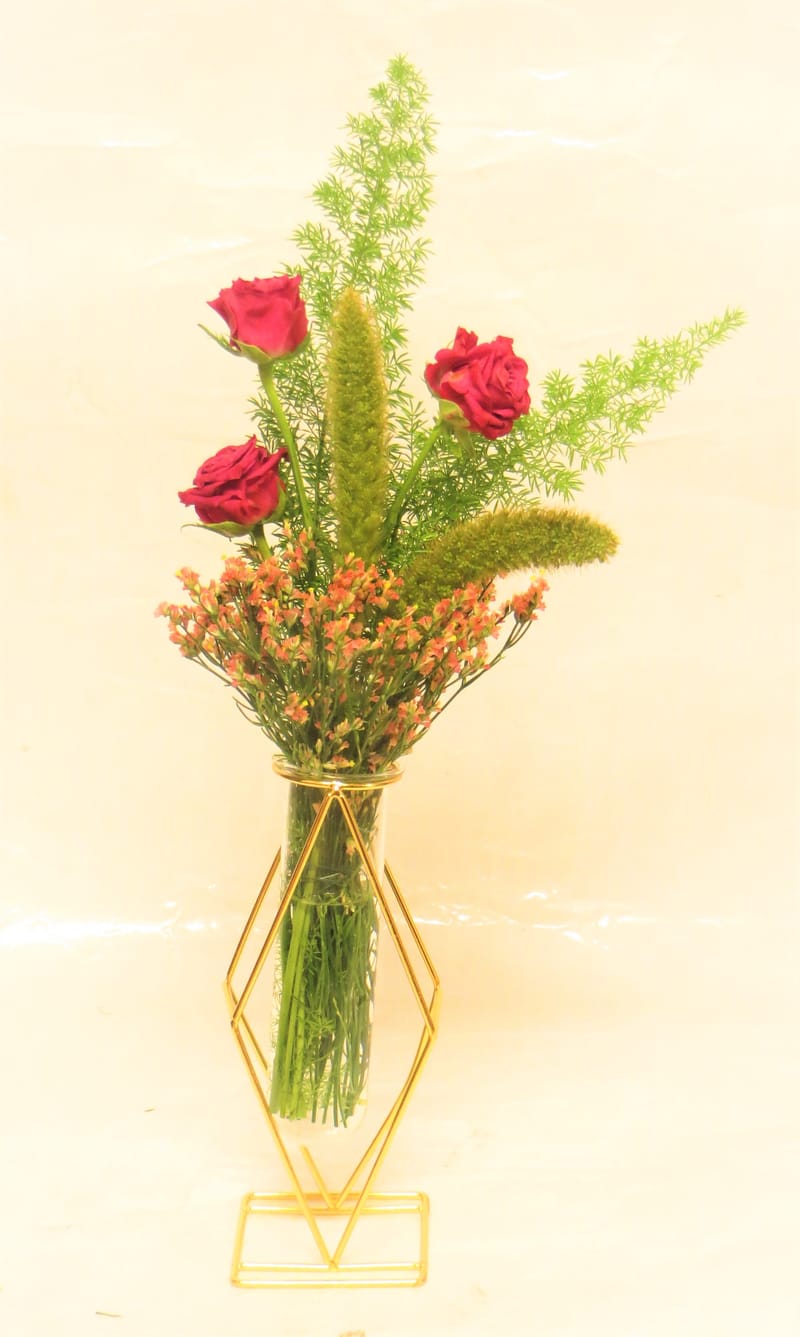 אגרטלים עם פרחים חיים