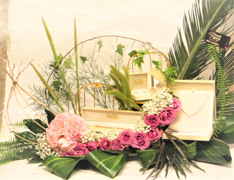 עיצובי תכשיטים בשילוב פרחים 