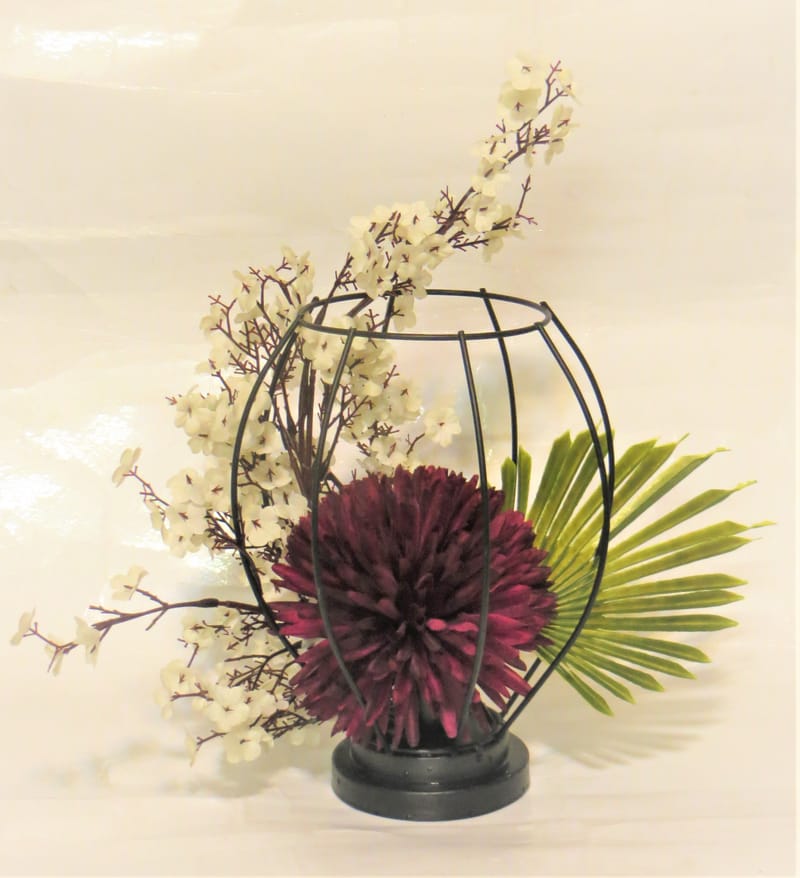 מבחר מרהיב של אגרטלים עם פרחי משי איכותיים