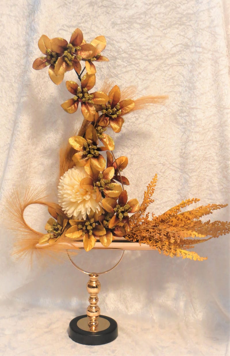 מבחר מרהיב של אגרטלים עם פרחי משי איכותיים