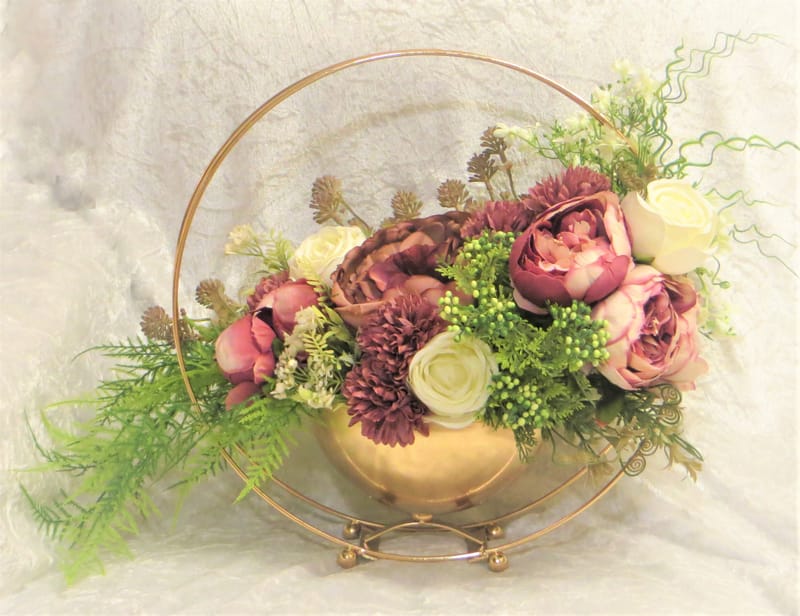 מבחר מרהיב של אגרטלים עם פרחי משי איכותיים