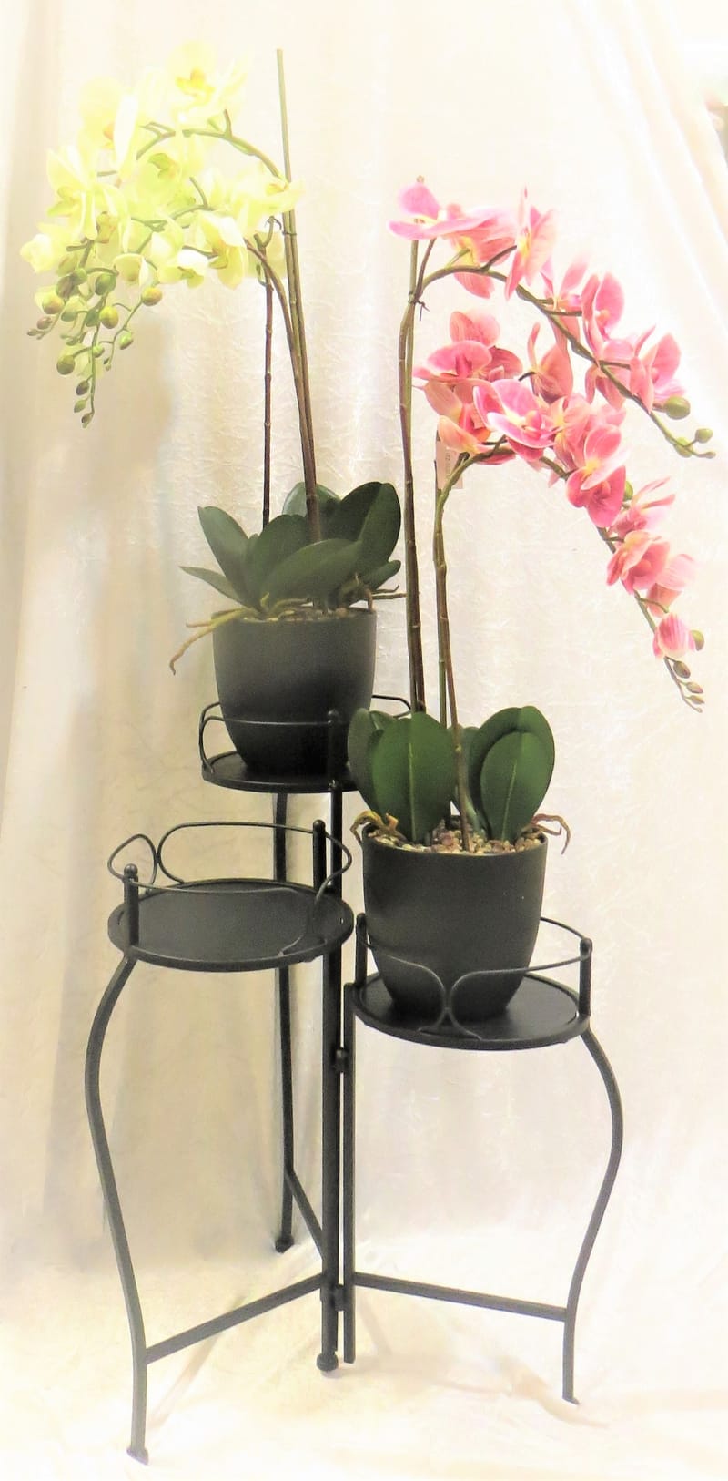 מבחר מרהיב של אגרטלים עם פרחי משי איכותיים