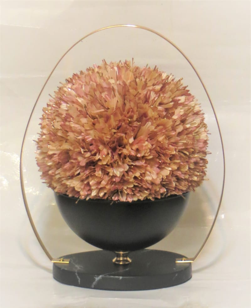 מבחר מרהיב של אגרטלים עם פרחי משי איכותיים