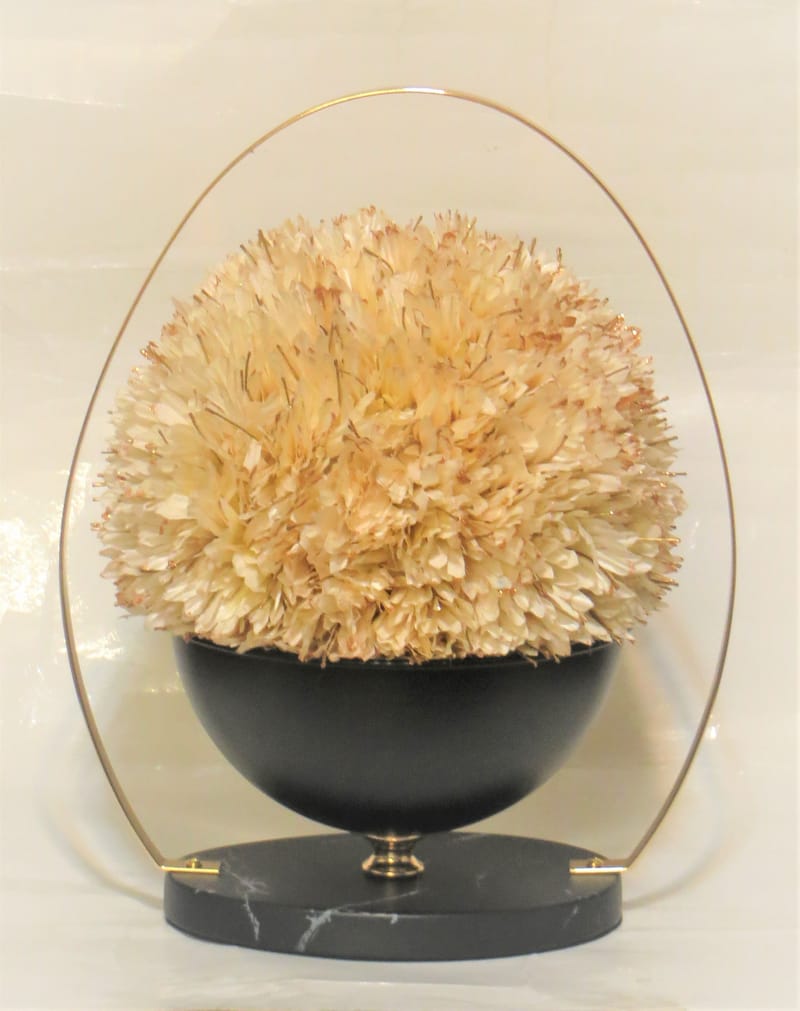 מבחר מרהיב של אגרטלים עם פרחי משי איכותיים