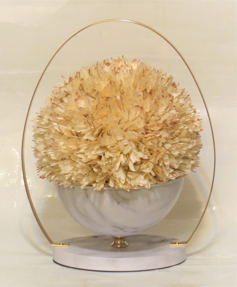 מבחר מרהיב של אגרטלים עם פרחי משי איכותיים