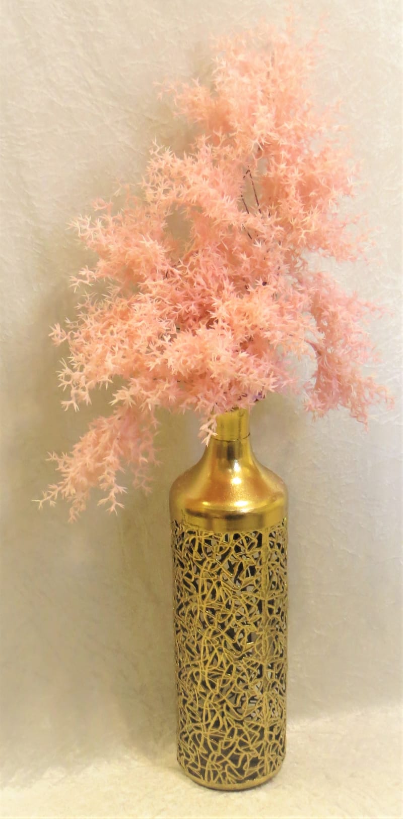 מבחר מרהיב של אגרטלים עם פרחי משי איכותיים