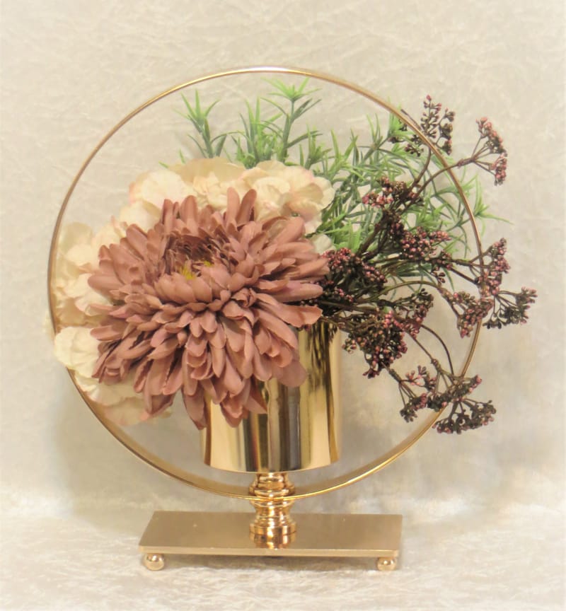 מבחר מרהיב של אגרטלים עם פרחי משי איכותיים