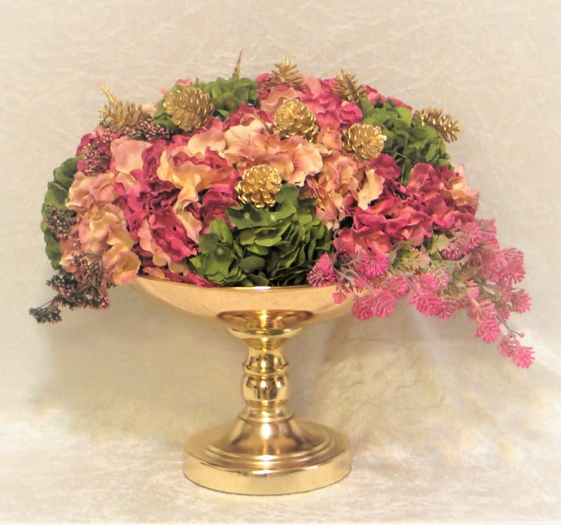 מבחר מרהיב של אגרטלים עם פרחי משי איכותיים