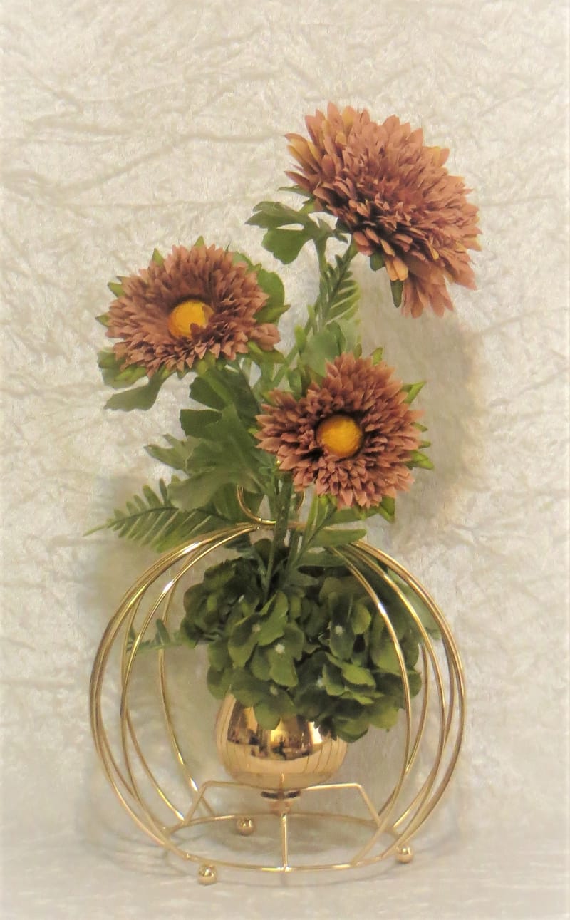 מבחר מרהיב של אגרטלים עם פרחי משי איכותיים