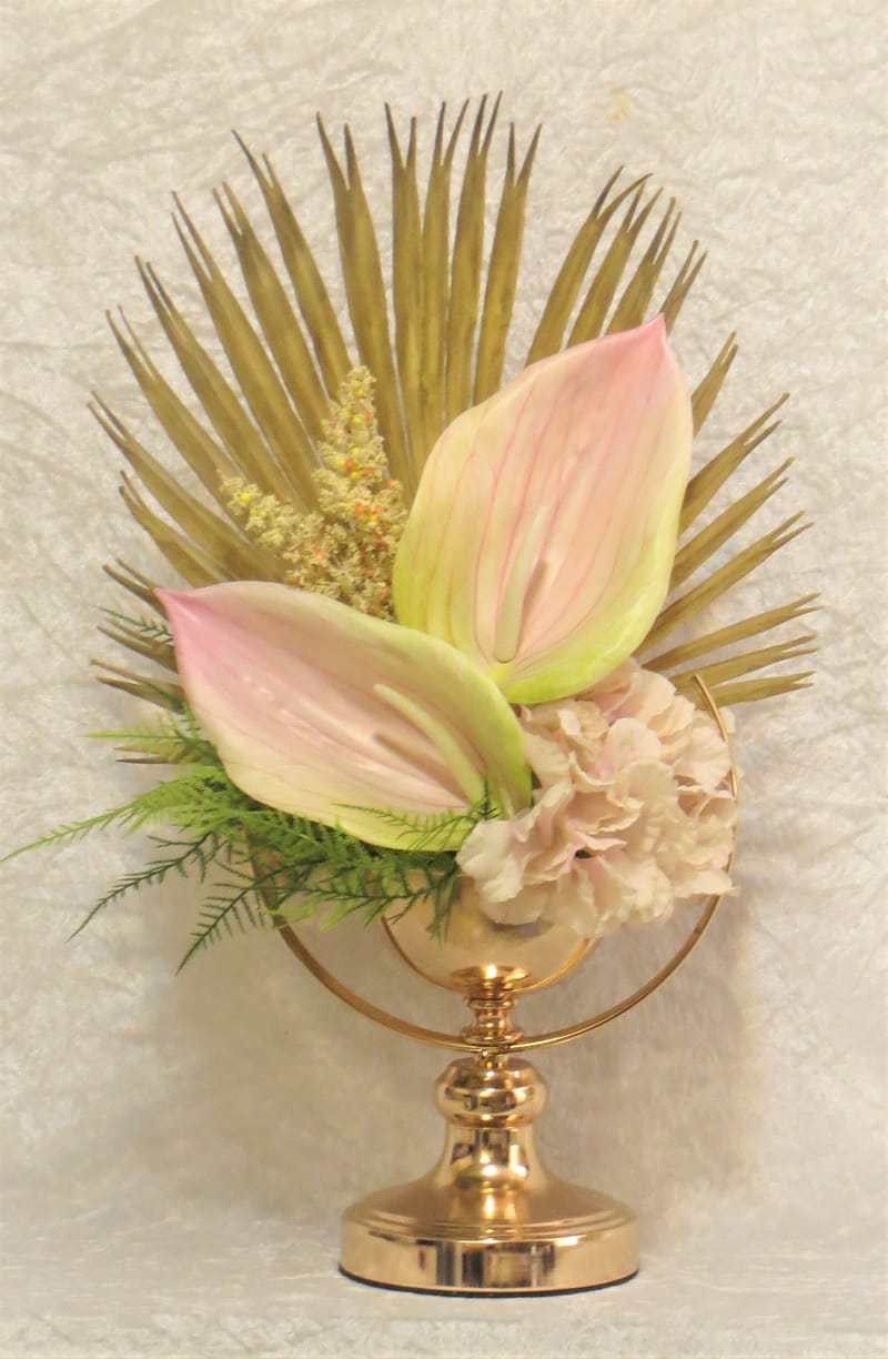 מבחר מרהיב של אגרטלים עם פרחי משי איכותיים