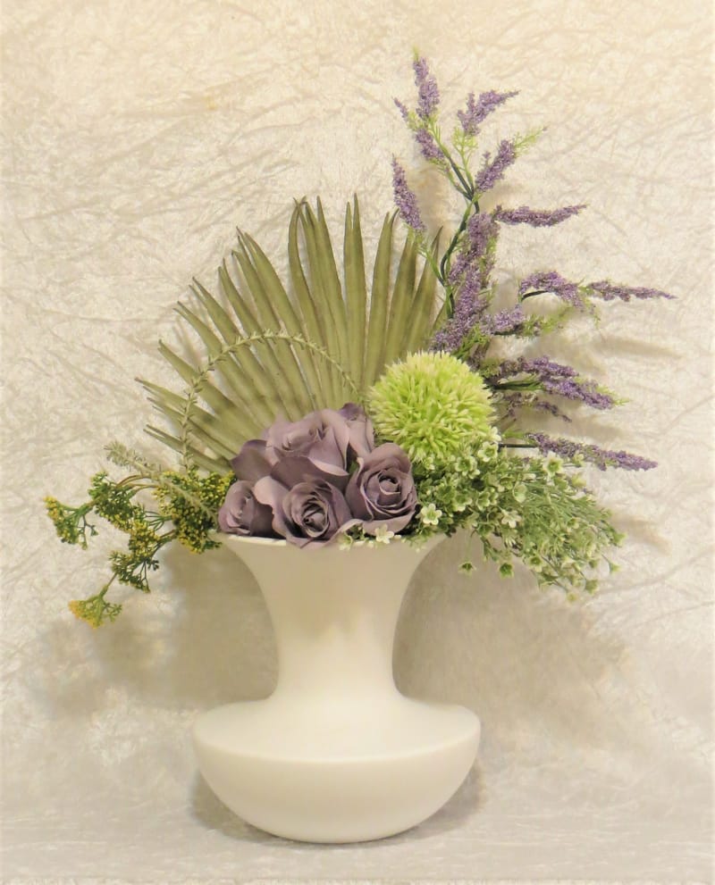 מבחר מרהיב של אגרטלים עם פרחי משי איכותיים