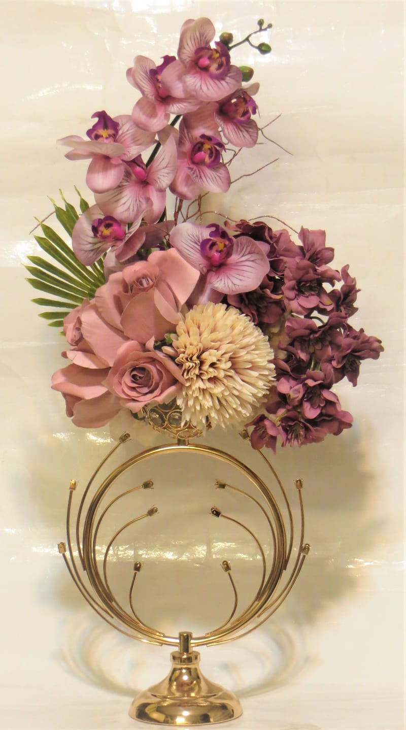 מבחר מרהיב של אגרטלים עם פרחי משי איכותיים